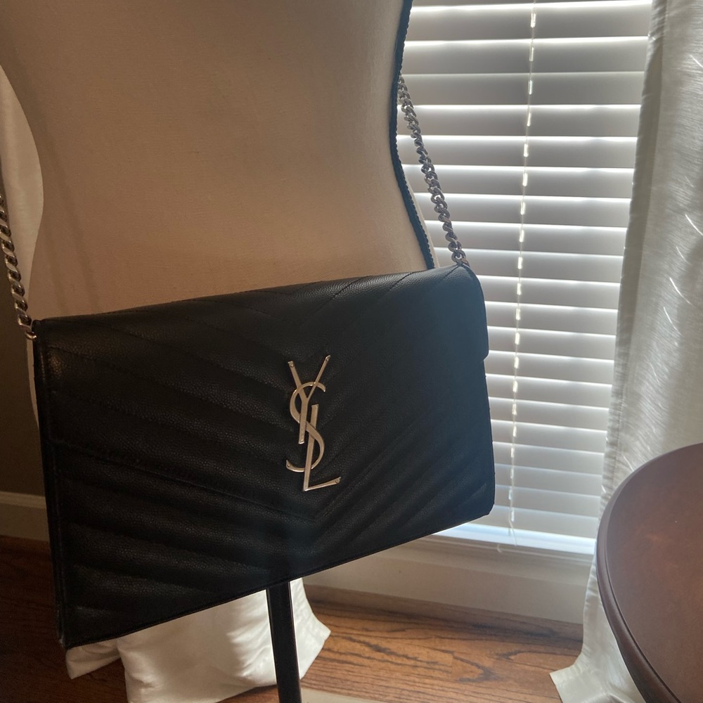 Saint Laurent
Monogram Large Grain de Poudre Calfskin
Wallet on Chain